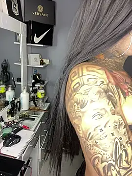 valen lewiiz online show from 04/17/26, 03:59