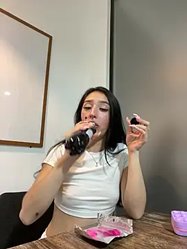 NickieCute- online show from 05/12/26, 08:17