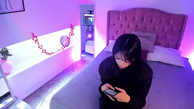 Antonella Bratzz4 online show from 04/28/26, 08:25