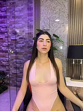 Snapshot of evelyn_hills chatting on 04/14/26, 01:28 evelyn hills online show from 04/14/26, 01:28