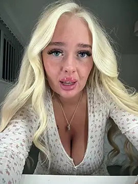 Vanillaheavennn online show from 04/15/26, 07:58