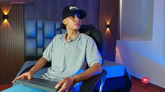 Snapshot of mohamed_malik chatting on 05/15/26, 01:51 mohamed malik online show from 05/15/26, 01:51