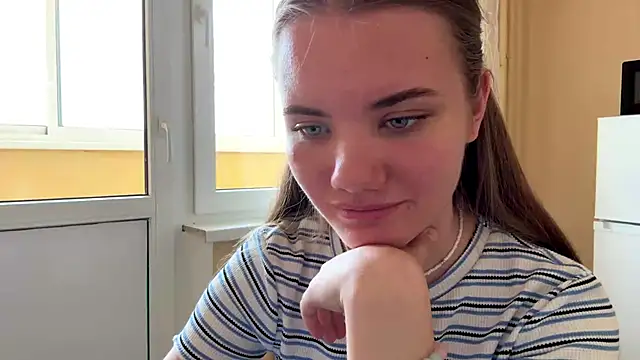Snapshot of doana_bebriti chatting on 06/15/26, 11:34 doana bebriti online show from 06/15/26, 11:34