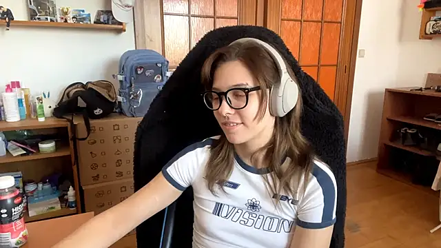 PillowPeachX online show from 04/29/26, 02:32
