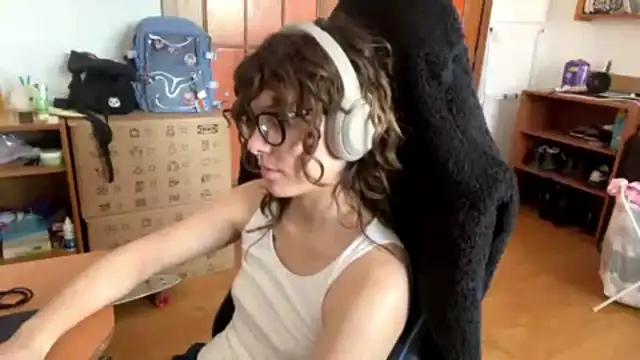 PillowPeachX online show from 05/04/26, 02:46