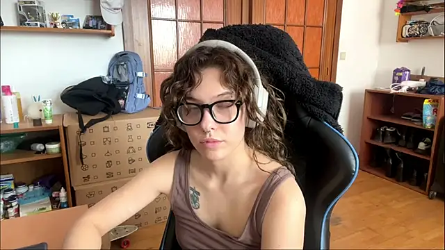 PillowPeachX online show from 05/10/26, 09:36
