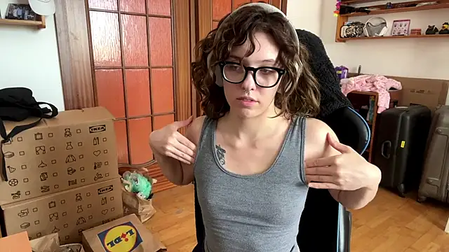 PillowPeachX online show from 05/18/26, 10:10