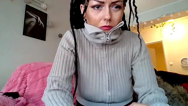 Snapshot of shyhornymommy chatting on 04/25/26, 02:47 shyhornymommy online show from 04/25/26, 02:47