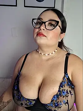 Snapshot of Nicolevega1 chatting on 07/16/26, 01:44 Nicolevega1 online show from 07/16/26, 01:44