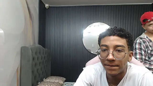 Snapshot of goldenjyj chatting on 04/16/26, 02:07 goldenjyj online show from 04/16/26, 02:07