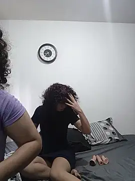 Chloe and Violeta online show from 04/25/26, 08:17