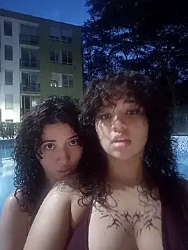 Snapshot of Chloe_and_Violeta chatting on 07/08/26, 11:31 Chloe and Violeta online show from 07/08/26, 11:31