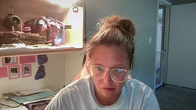 MUSCLEMOMMY1365 online show from 04/23/26, 04:20