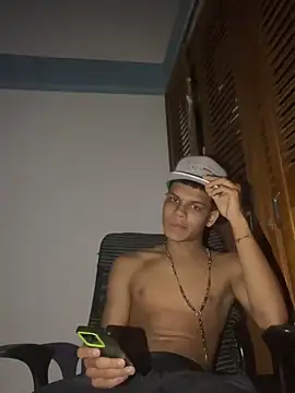 Snapshot of sam_smith20 chatting on 04/15/26, 03:24 sam smith20 online show from 04/15/26, 03:24