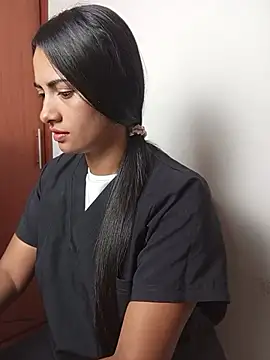 Snapshot of DaniellaGiraldo chatting on 05/13/26, 02:03 DaniellaGiraldo online show from 05/13/26, 02:03