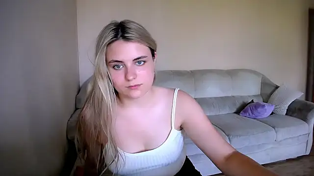 Snapshot of _shy_sabrina__ chatting on 07/15/26, 02:00 shy sabrina online show from 07/15/26, 02:00