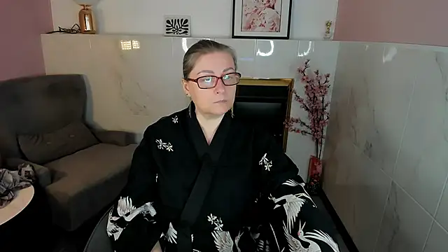 Alexandra Kind online show from 04/17/26, 01:36