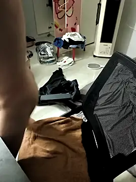 Snapshot of StudentHCM chatting on 04/15/26, 11:50 StudentHCM online show from 04/15/26, 11:50