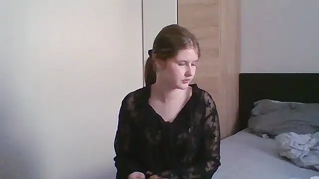 Snapshot of Wellabern chatting on 05/18/26, 01:28 Wellabern online show from 05/18/26, 01:28