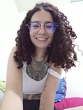 Snapshot of Aura_Phone chatting on 05/22/26, 02:30 Aura Phone online show from 05/22/26, 02:30