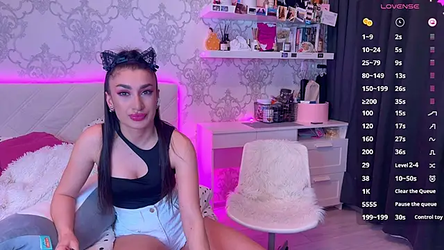 MyNaomi online show from 04/19/26, 06:10