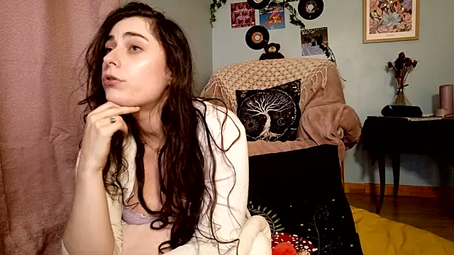 Snapshot of missclochette chatting on 07/28/26, 02:13 missclochette online show from 07/28/26, 02:13