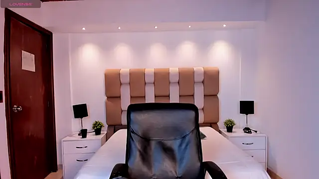 Chloee Hill online show from 04/30/26, 12:11