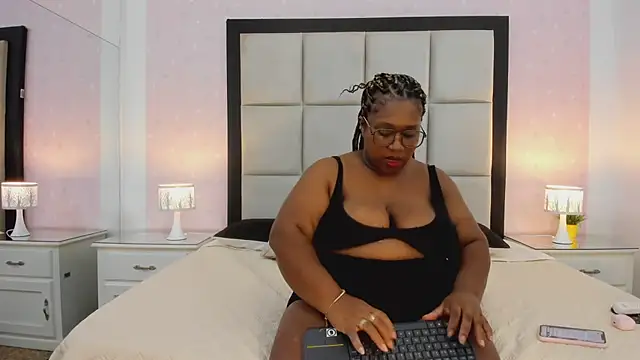 Snapshot of TreisyVixen chatting on 07/08/26, 02:49 TreisyVixen online show from 07/08/26, 02:49