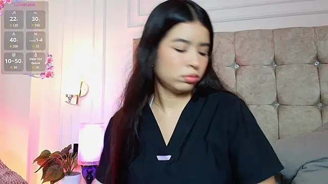 SophieBuitrago online show from 05/14/26, 12:01
