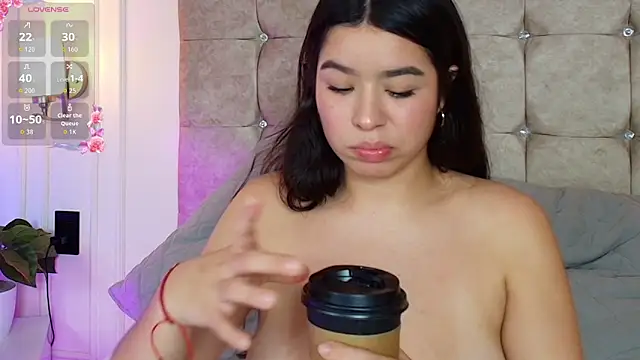 SophieBuitrago online show from 06/03/26, 02:33