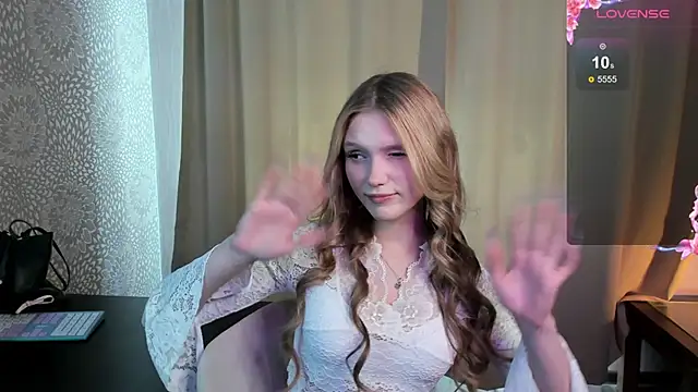 AdelineCrash online show from 05/04/26, 04:41
