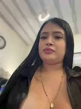 Snapshot of Sara_fun chatting on 03/18/25, 04:37 Sara fun online show from 03/18/25, 04:37