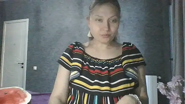 Snapshot of Aphrodisiaque_ chatting on 05/08/26, 02:06 Aphrodisiaque online show from 05/08/26, 02:06
