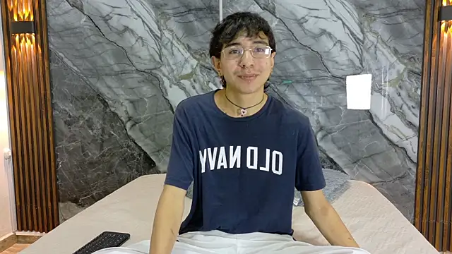 Snapshot of NoahWalker__ chatting on 05/04/26, 11:06 NoahWalker online show from 05/04/26, 11:06