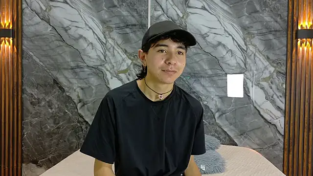 Snapshot of NoahWalker__ chatting on 05/06/26, 11:04 NoahWalker online show from 05/06/26, 11:04