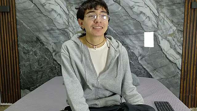 Snapshot of NoahWalker__ chatting on 05/11/26, 11:05 NoahWalker online show from 05/11/26, 11:05