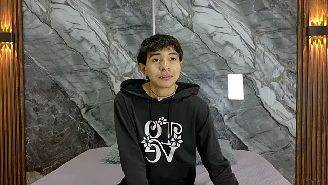 Snapshot of NoahWalker__ chatting on 05/14/26, 11:17 NoahWalker online show from 05/14/26, 11:17