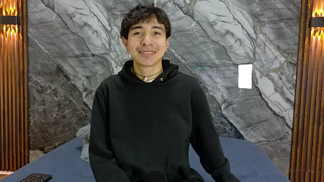 Snapshot of NoahWalker__ chatting on 05/18/26, 11:05 NoahWalker online show from 05/18/26, 11:05