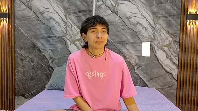 Snapshot of NoahWalker__ chatting on 05/19/26, 11:05 NoahWalker online show from 05/19/26, 11:05