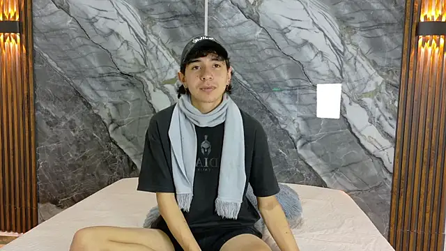 Snapshot of NoahWalker__ chatting on 05/20/26, 11:05 NoahWalker online show from 05/20/26, 11:05