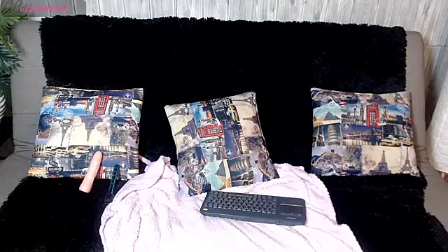 Luna  Cortez online show from 04/27/26, 12:58