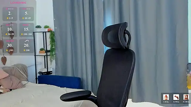 Glitch Doll online show from 07/07/26, 07:23