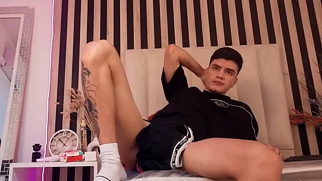 LeoTease online show from 05/17/26, 04:36