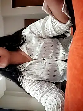 collage girl online show from 04/17/26, 10:40