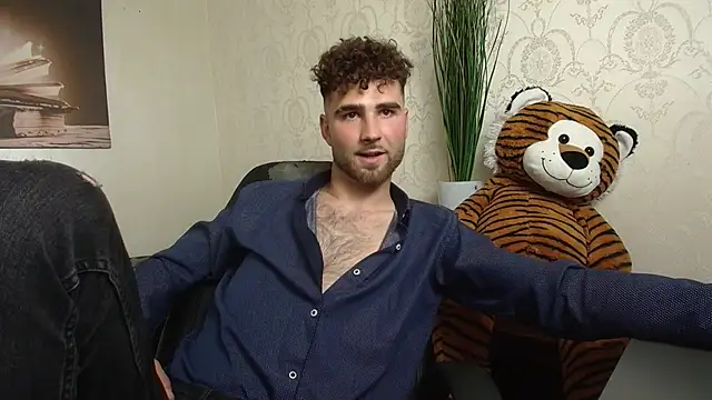 KyloEast online show from 04/25/26, 01:41