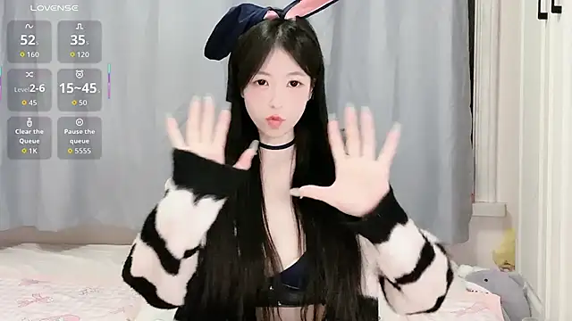 XiaoMei-iiiiii online show from 04/29/26, 05:30