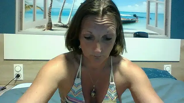 Petitevivi34 online show from 04/19/26, 10:34