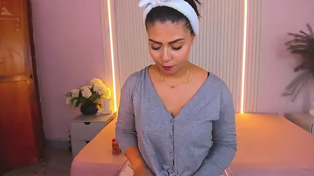 LucyWild8 online show from 05/13/26, 07:55
