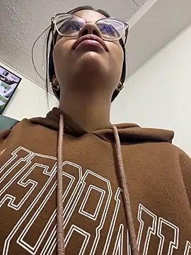 Snapshot of Susan_Voltaire chatting on 05/13/26, 11:07 Susan Voltaire online show from 05/13/26, 11:07