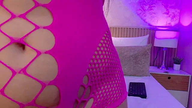 Darcy glow  online show from 04/25/26, 01:41